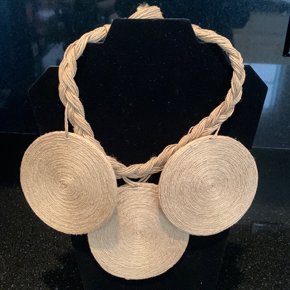 haute latitude Necklaces Set